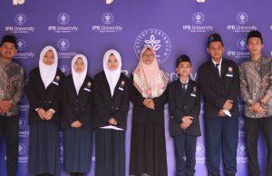 Ciptakan Aplikasi Belajar, Siswa SMP RUQ Raih Penghargaan Lomba Internasional