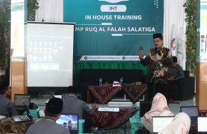 Menyelenggarakan IHT, Pengelola SMP RUQ Bersiap Menuju Kurikulum Merdeka