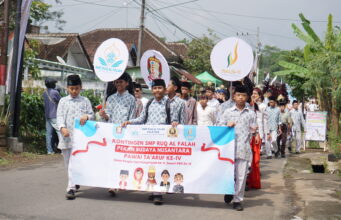 Tampil Memukau, SMP RUQ Raih Juara 2 dalam Karnaval Pekan Budaya Nusantara 2025